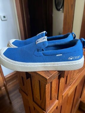Cariuma knit slip ons  size 8.5 euc